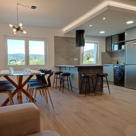 Apartman O Paseo, 5 Estrellas. Puentedeume