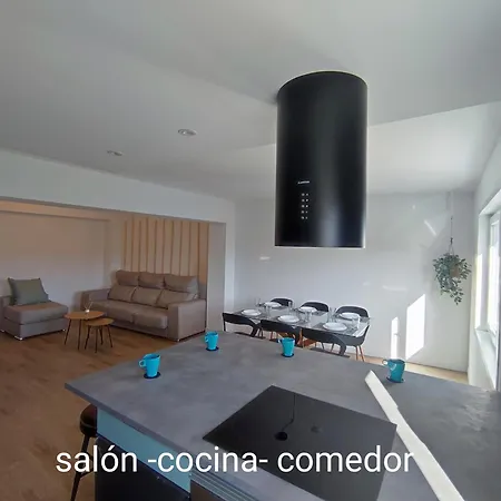 O Paseo, 5 Estrellas. * Puentedeume