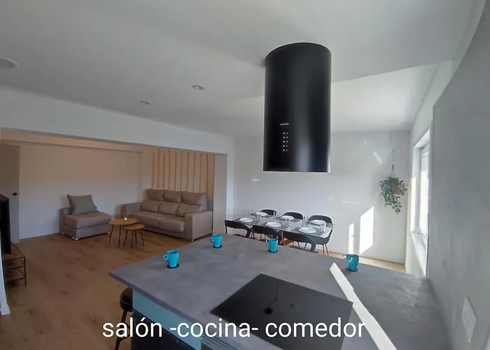 O Paseo, 5 Estrellas. * Puentedeume